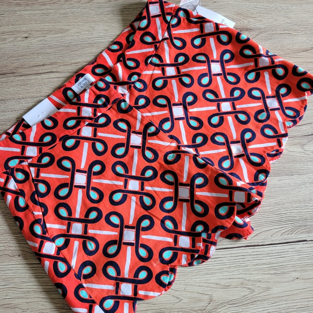 crown & ivy Coral Geometric Scalloped Hem Shorts